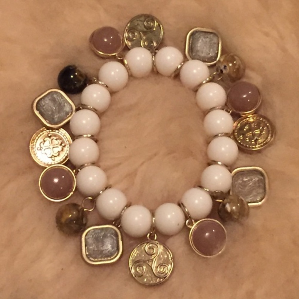 Stretch bracelet with white beads and more